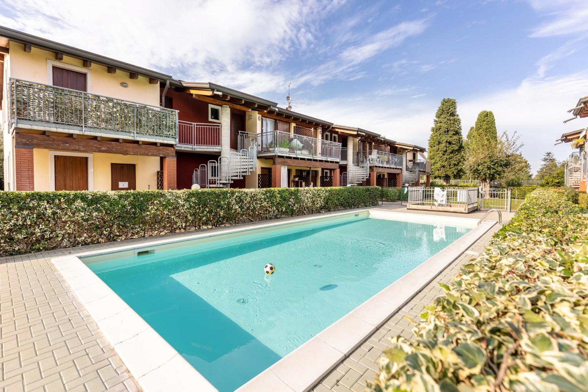 Residence La Corte Near Gardaland Castelnuovo del Garda Luaran gambar